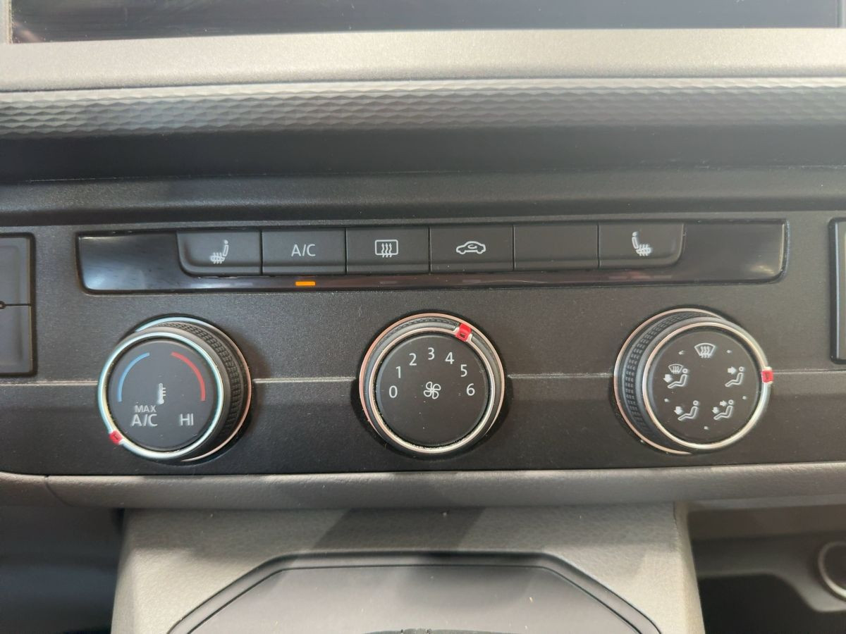 T6.1 Kombi T6.1 2.0 TDI DSG 4M 8-Sitzer ACC Navi LED Parkp. Lane Ass. Klima Sitzh.