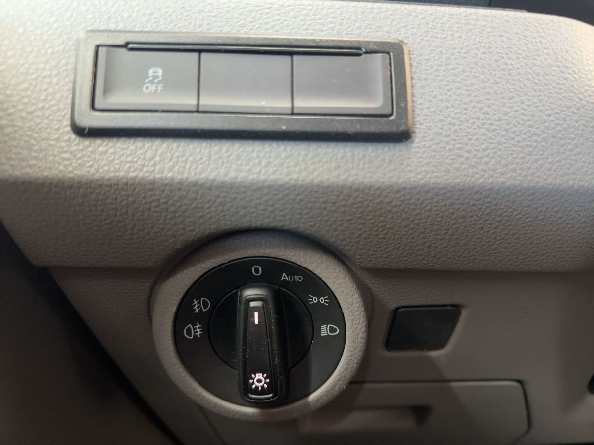 T6.1 Kombi T6.1 2.0 TDI DSG 4M 8-Sitzer ACC Navi LED Parkp. Lane Ass. Klima Sitzh.