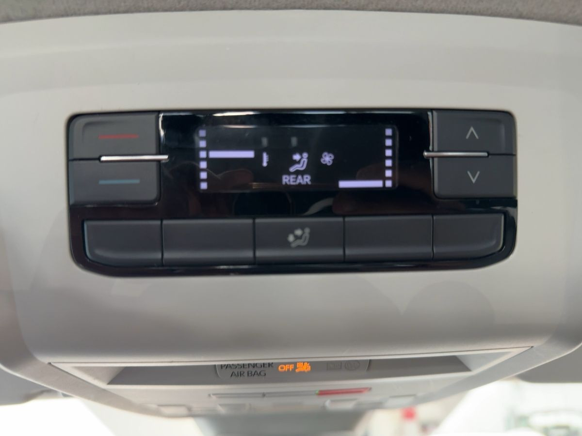 T6.1 Kombi T6.1 2.0 TDI DSG 4M 8-Sitzer ACC Navi LED Parkp. Lane Ass. Klima Sitzh.