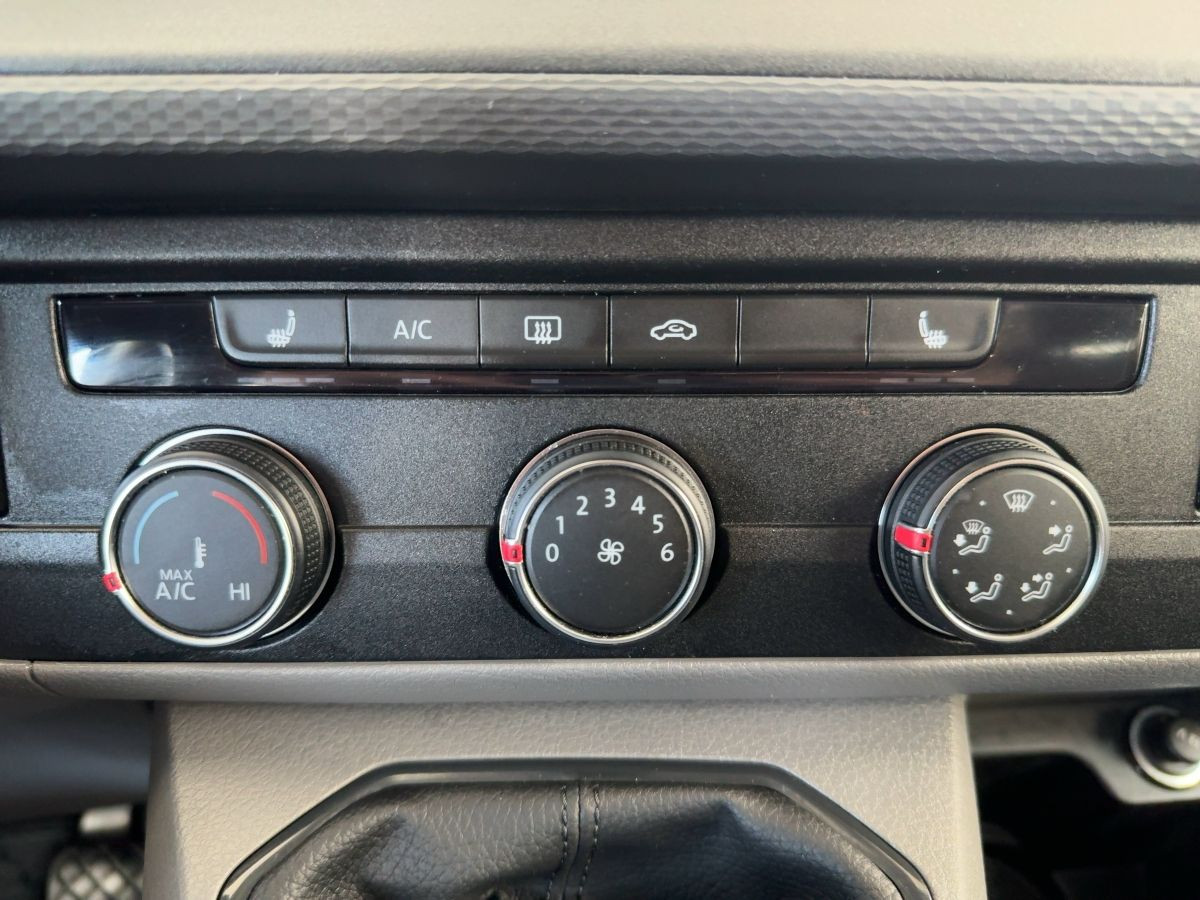 Transporter Kombi T6.1 2.0 TDI 4M 8-Sitze ACC Navi LED Parkp. Lane Ass. Bluet. Klima Sitzh.