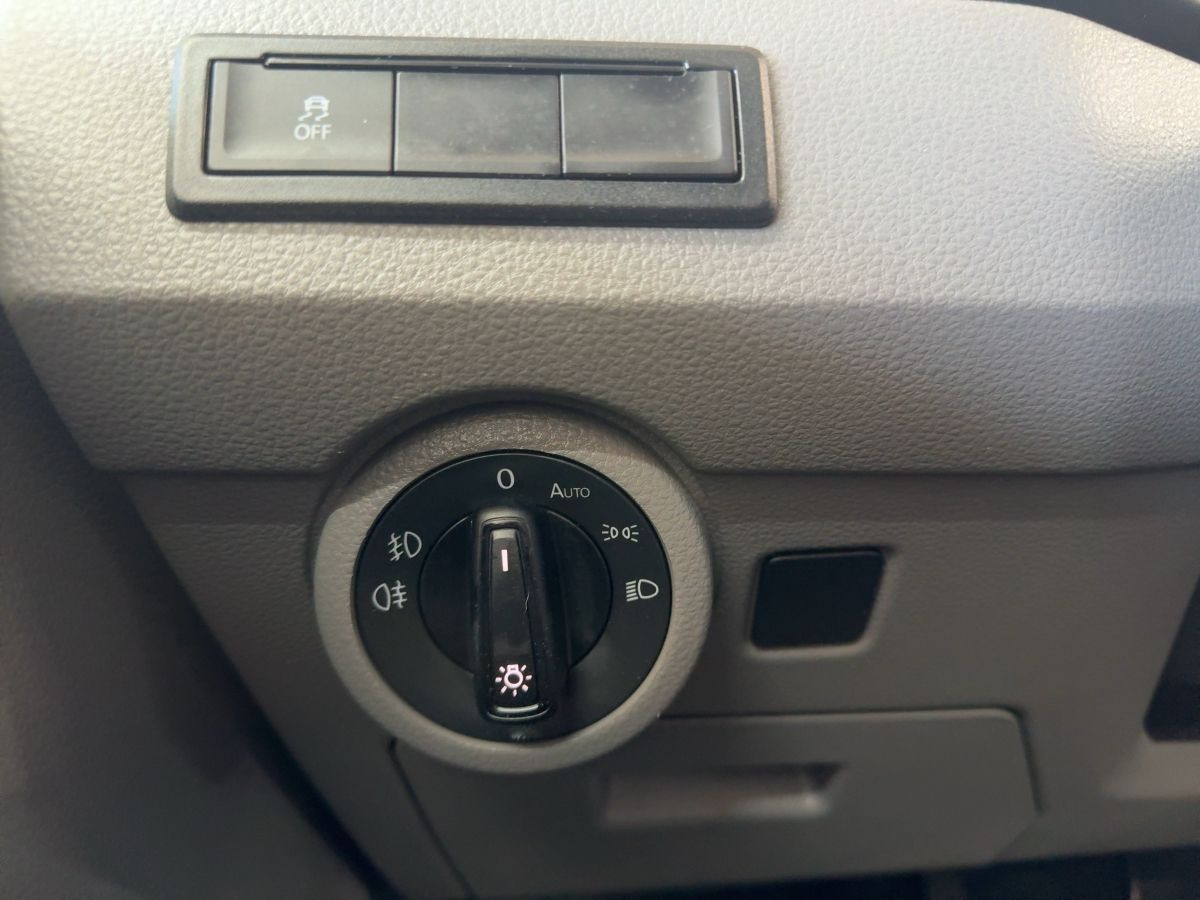Transporter Kombi T6.1 2.0 TDI 4M 8-Sitze ACC Navi LED Parkp. Lane Ass. Bluet. Klima Sitzh.