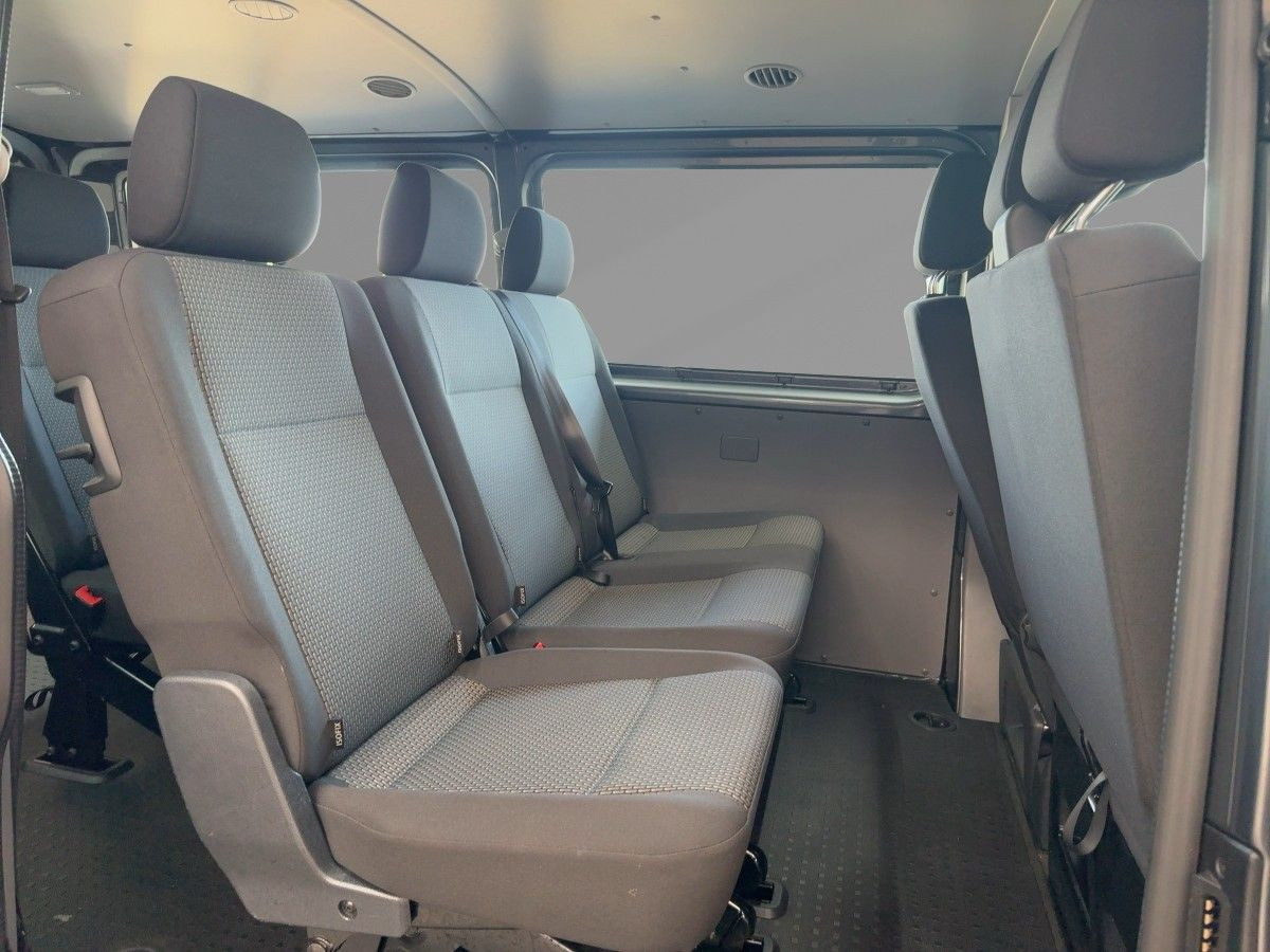 Transporter Kombi T6.1 2.0 TDI 4M 8-Sitze ACC Navi LED Parkp. Lane Ass. Bluet. Klima Sitzh.