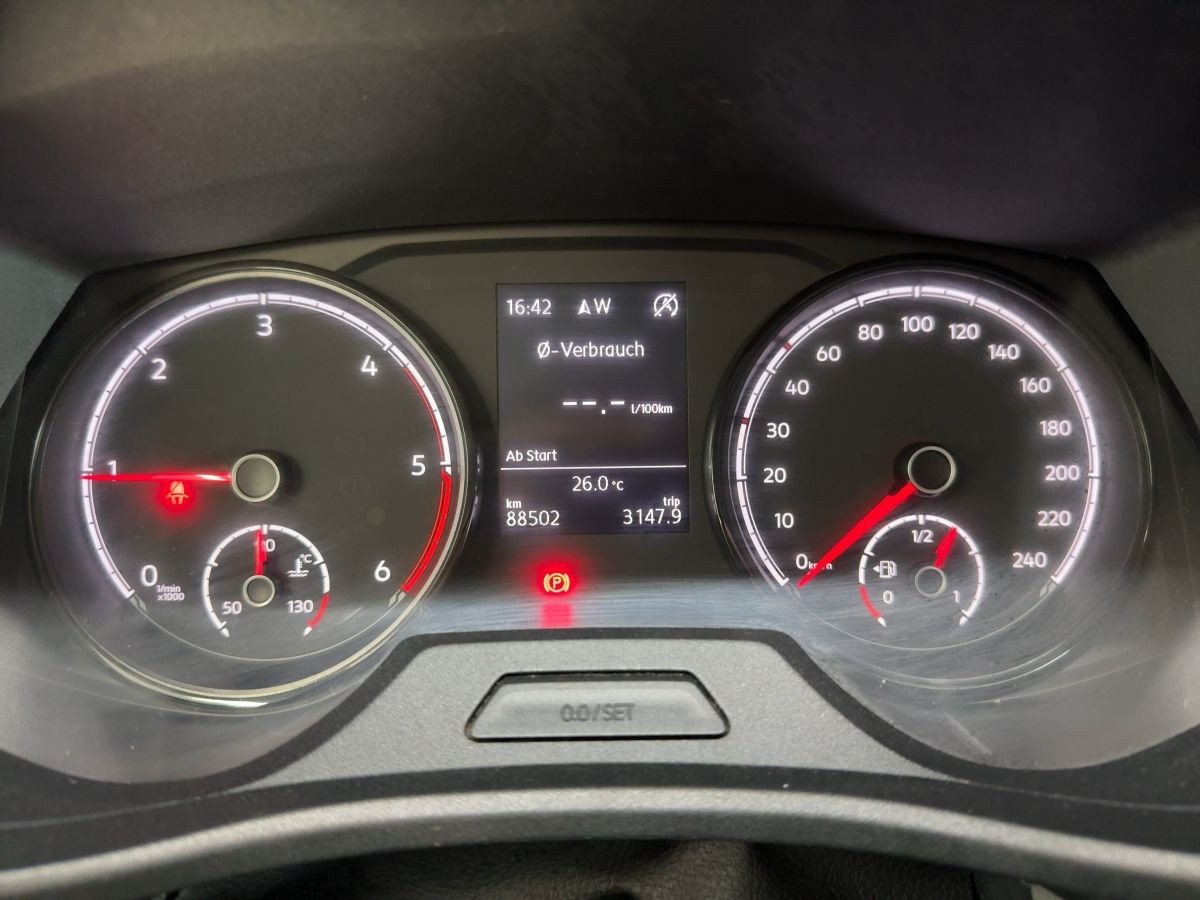 T6.1 Kombi T6.1 2.0 TDI 4M 9-Sitze Navi Parkp. Klima DAB+ Bluet.