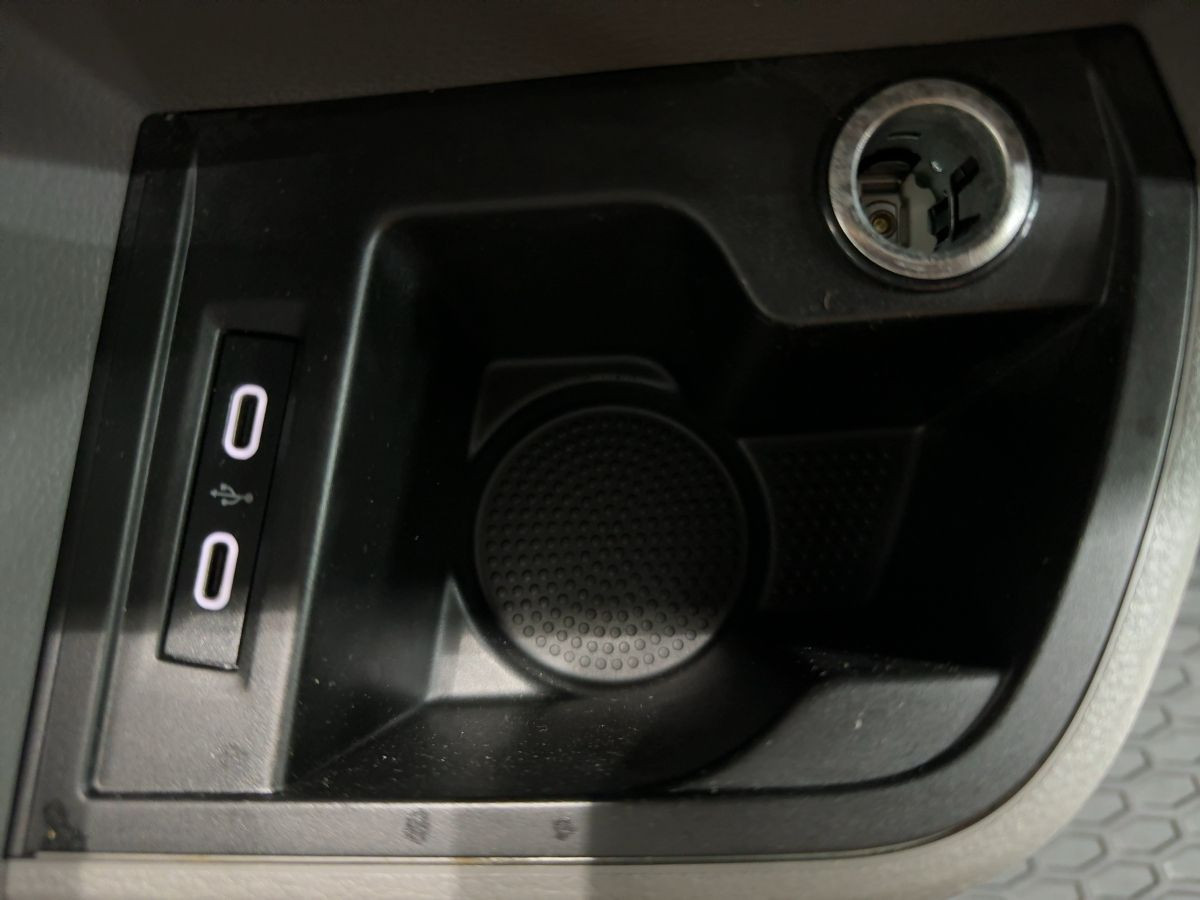 T6.1 Kombi T6.1 2.0 TDI 4M 9-Sitze Navi Parkp. Klima DAB+ Bluet.