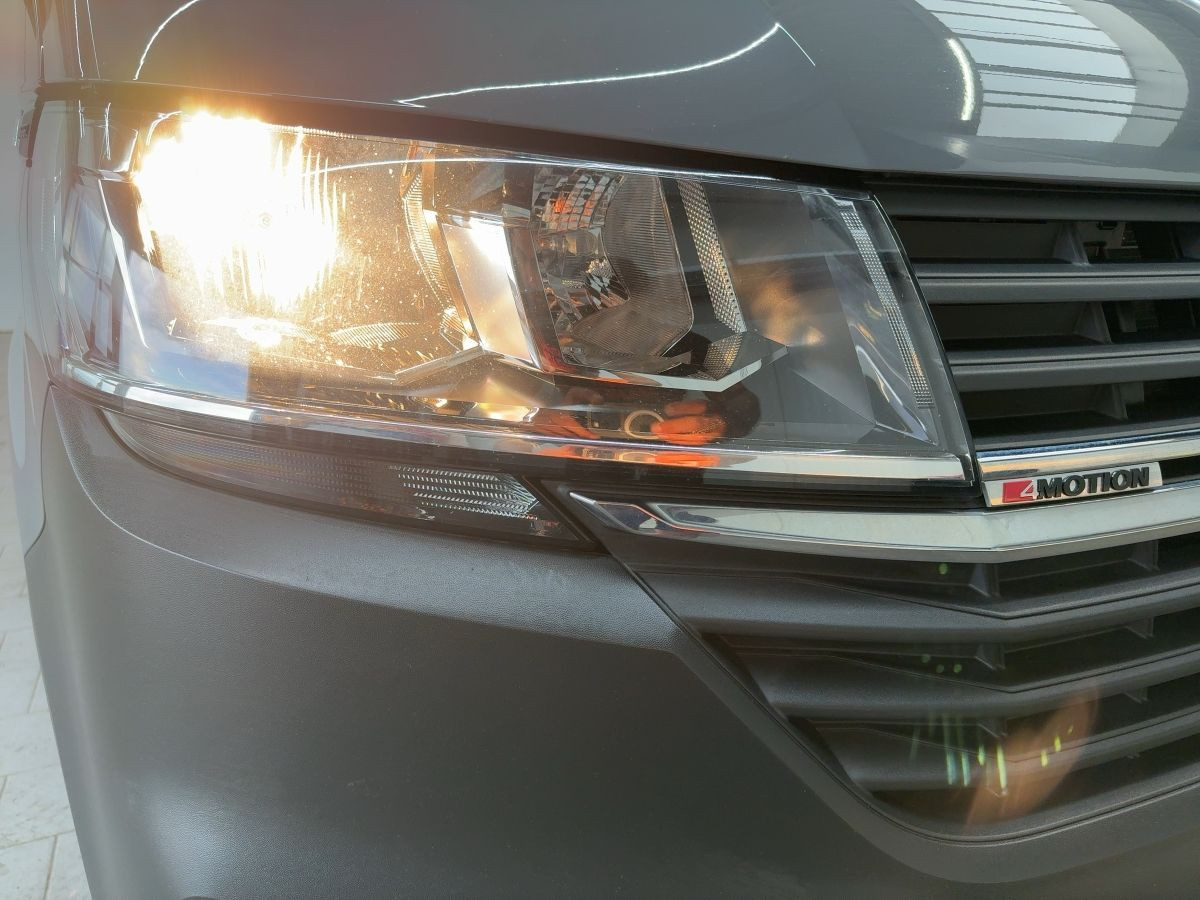 T6.1 Kombi T6.1 2.0 TDI 4M 9-Sitze Navi Parkp. Klima DAB+ Bluet.