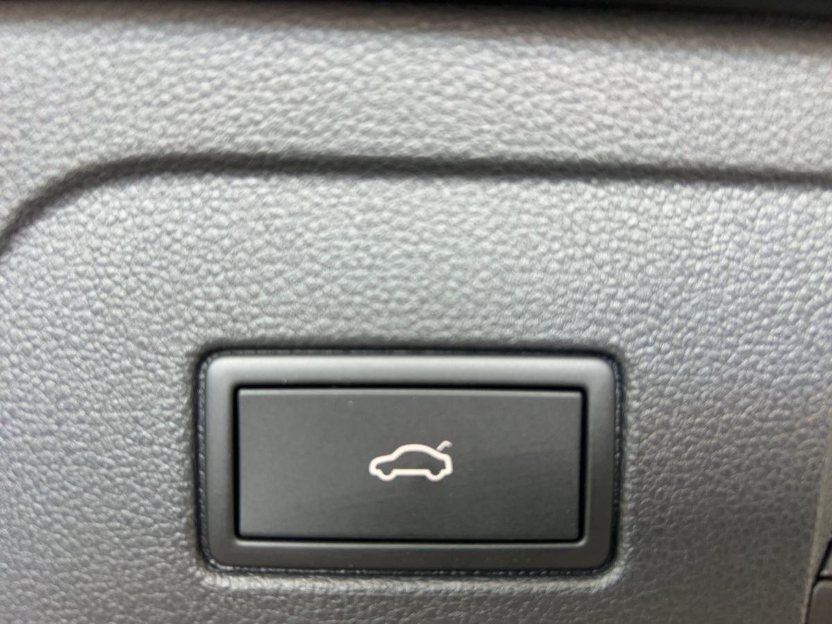 Touran Highline 1,5 l TSI DSG 7-Sitzer*AHK*Navi