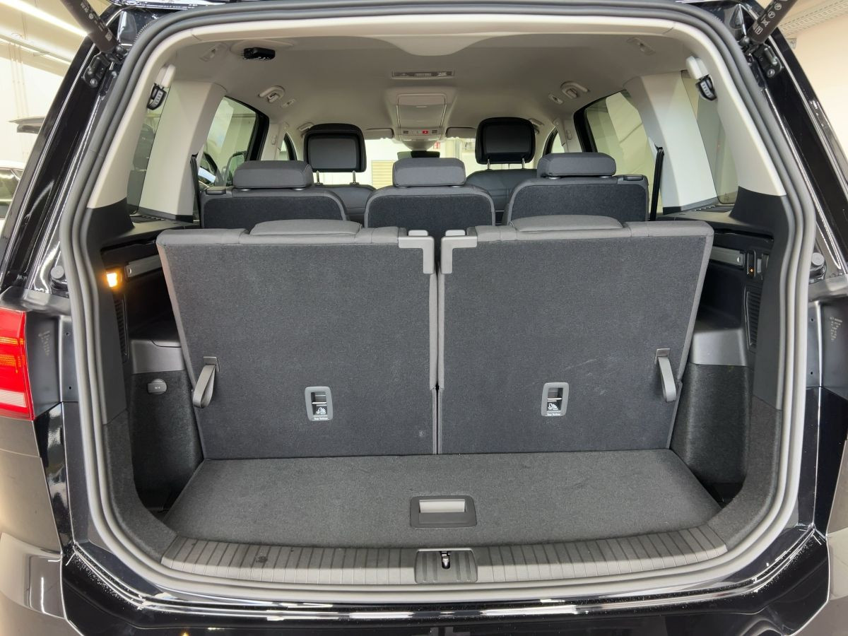 Touran Highline 1,5 l TSI DSG 7-Sitzer*AHK*Navi