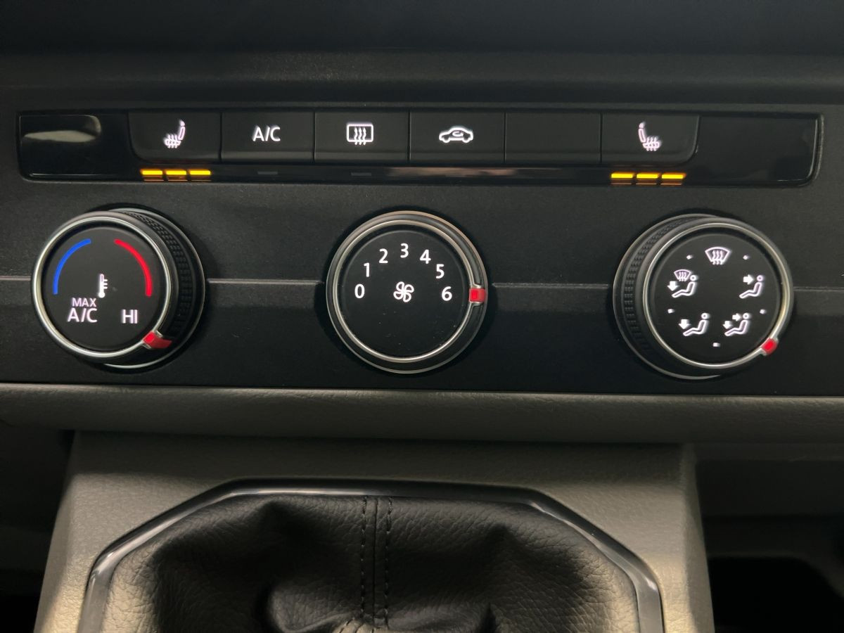 Transporter Kombi T6.1 2.0 TDI 4M LR 8-Sitze ACC LED Navi Kamera Sitzhzg Lane-Ass