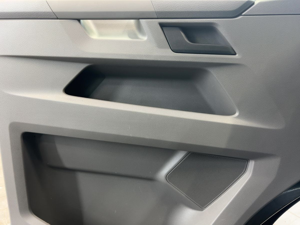 Transporter Kombi T6.1 2.0 TDI 4M LR 8-Sitze ACC LED Navi Kamera Sitzhzg Lane-Ass