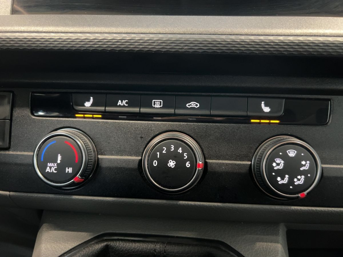 Transporter Kombi T6.1 2.0 TDI DSG 4M LR 8-Sitze ACC LED Navi Kamera Sitzhzg Lane-Ass