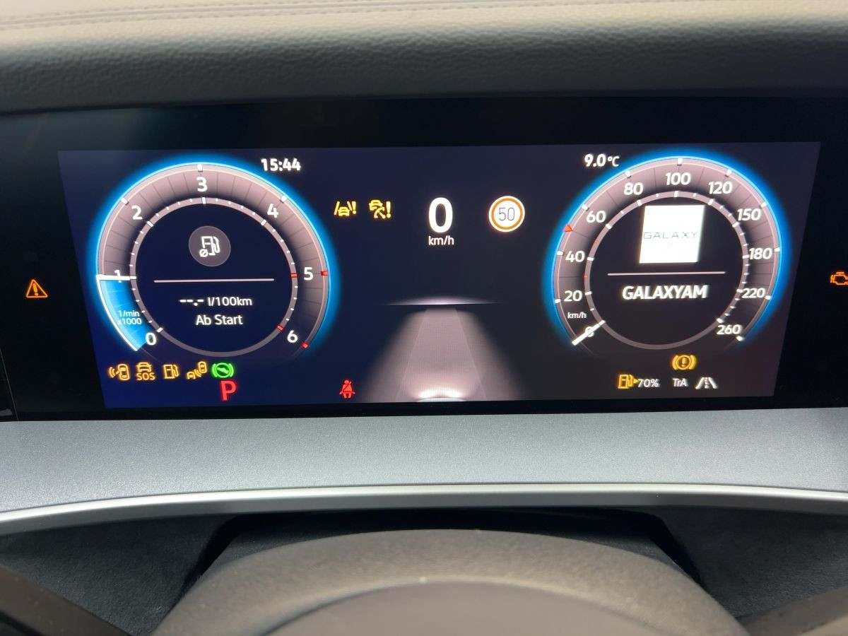 Tayron R-Line 2,0 TDI 142 kW DSG 4M*AHK*Pano*WR