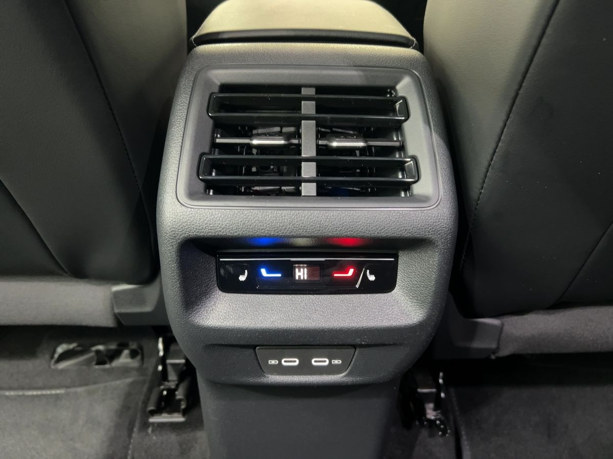 Tayron R-Line 2,0 TDI 142 kW DSG 4M*AHK*Pano*WR