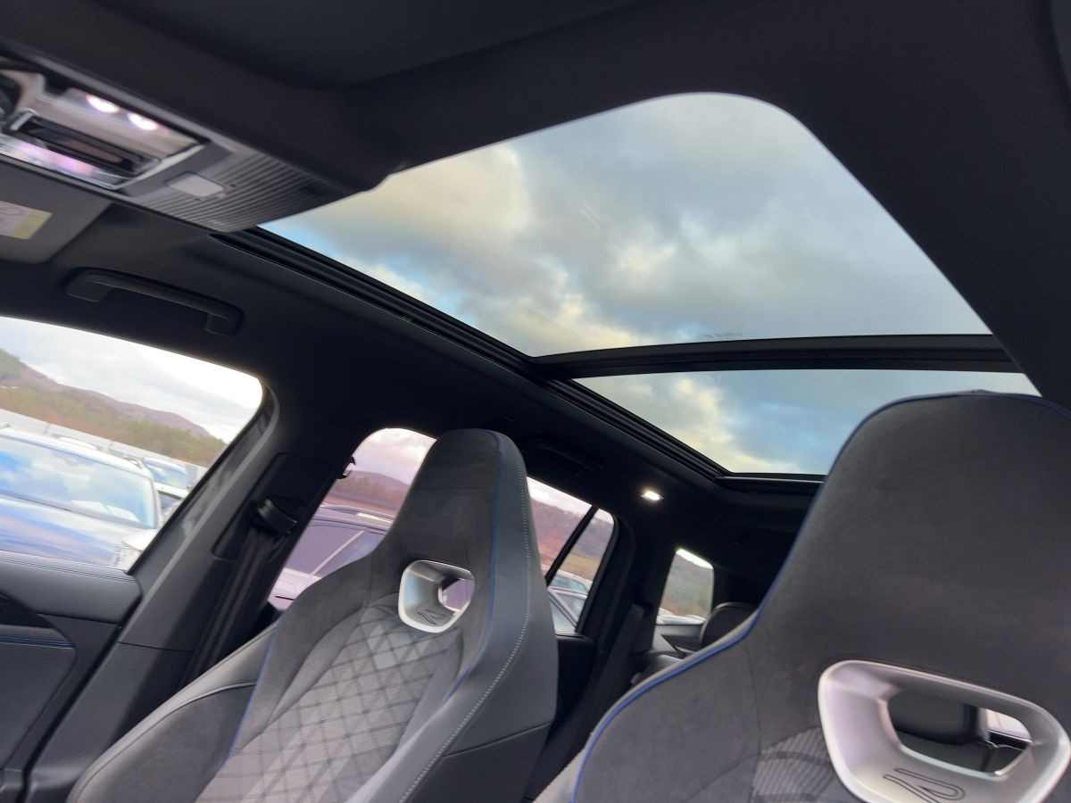 Tayron R-Line 2,0 TDI 142 kW DSG 4M*AHK*Pano*WR