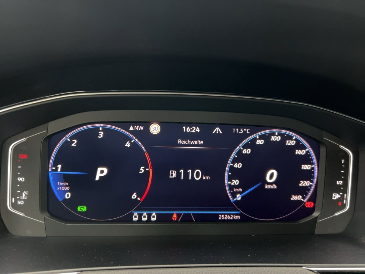 Passat Variant 2.0 TDI DSG Elegance R-Line 1,99% ACC AHK Leder Navi LED-Matrix Standh.