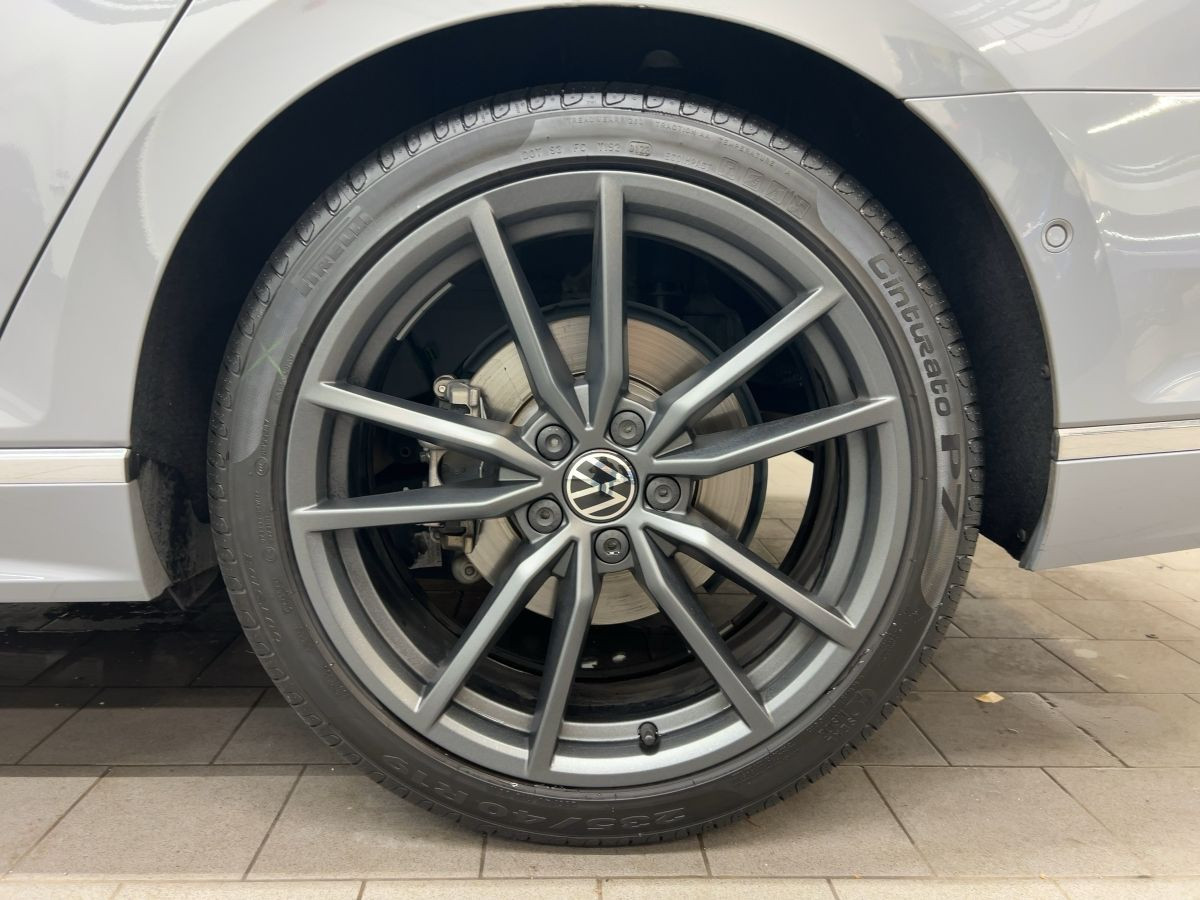 Passat Variant 2.0 TDI DSG Elegance R-Line 1,99% ACC AHK Leder Navi LED-Matrix Standh.