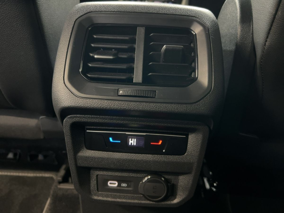 Tiguan Allspace R-Line 2,0 l TSI DSG 4M*AHK*Navi