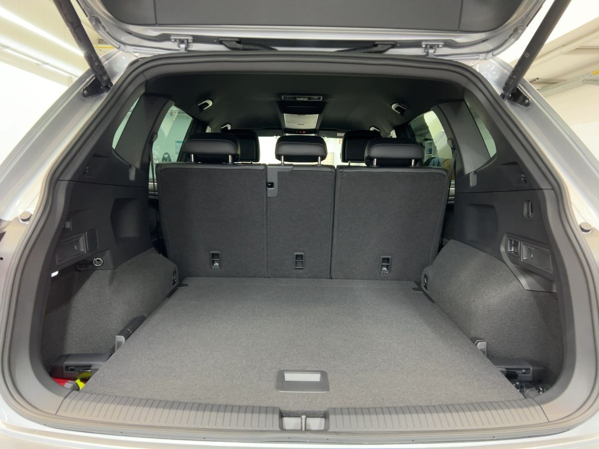 Tiguan Allspace R-Line 2,0 l TSI DSG 4M*AHK*Navi