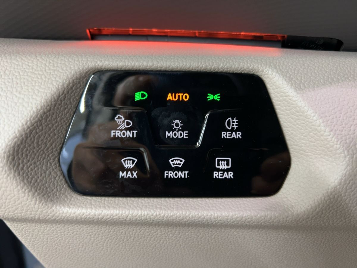 Multivan Style 2,0 TDI 110 kW DSG AHK*Navi*Pano