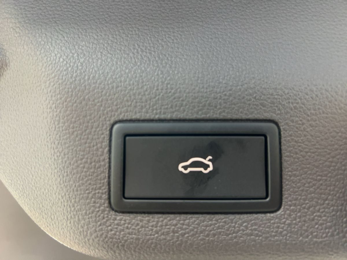 Multivan Style 2,0 TDI 110 kW DSG AHK*Navi*Pano