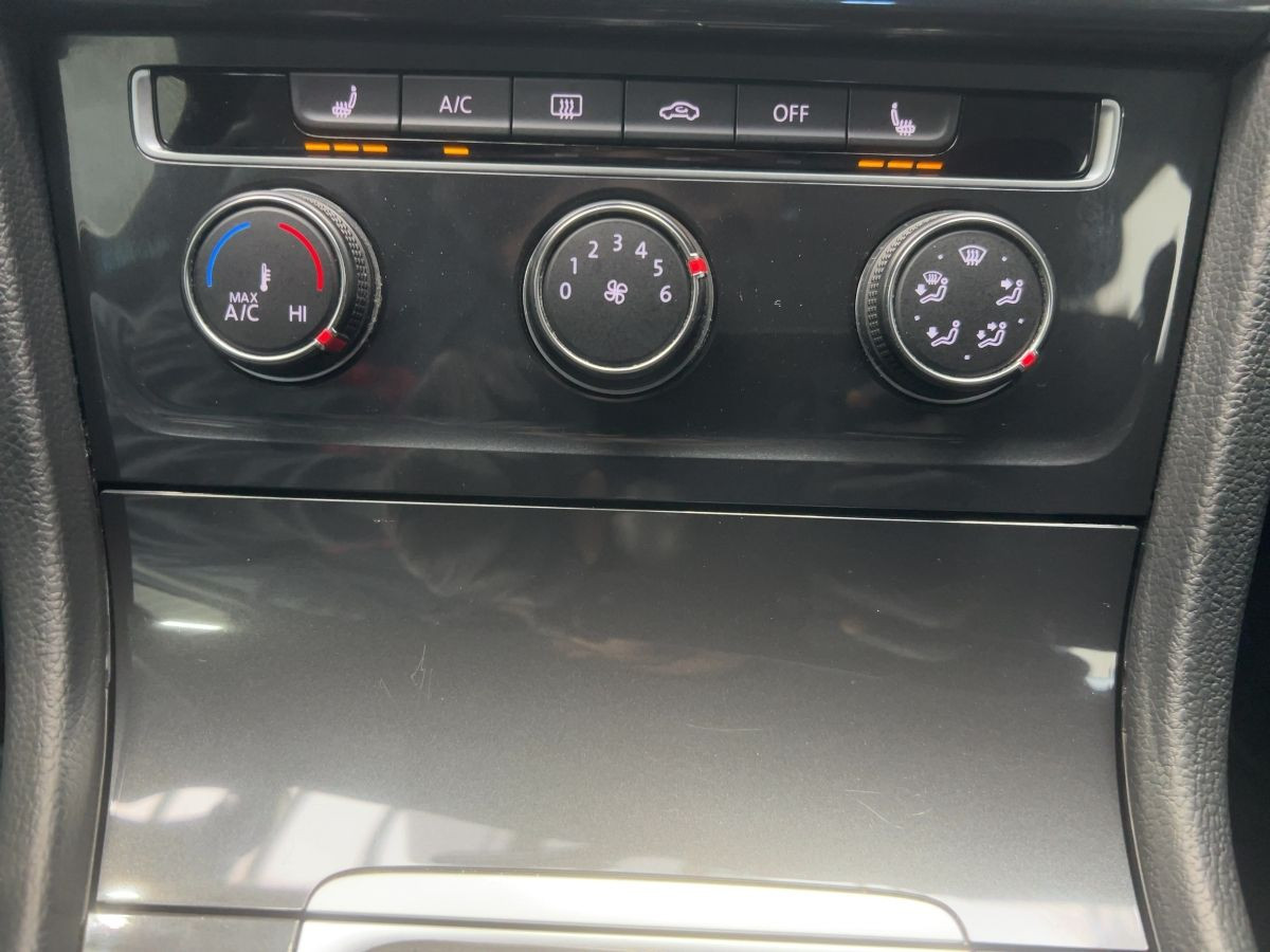 Golf VII Variant 1.6 TDI Trendline ab 3,99% Navi Tempo Einparkh. Bluet. Sitzh.