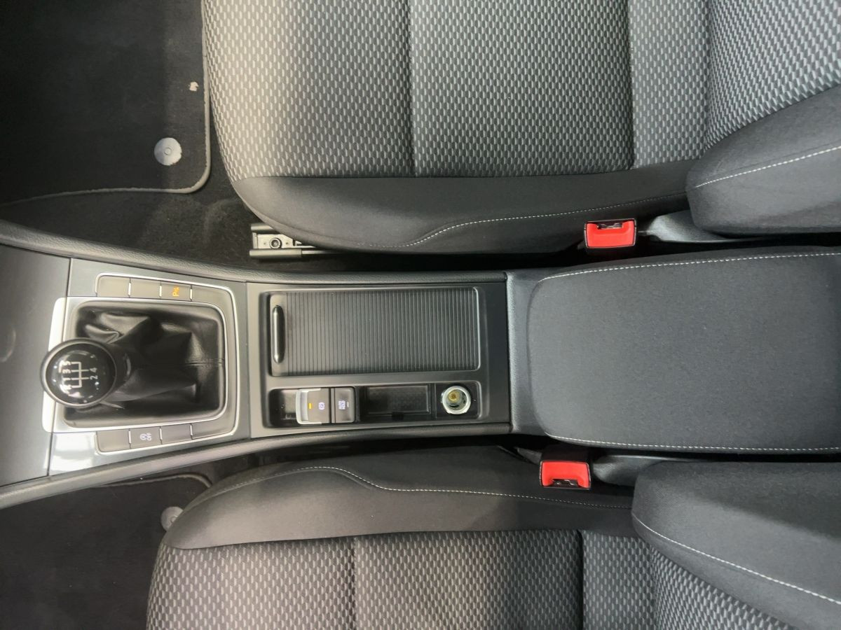 Golf VII Variant 1.6 TDI Trendline ab 3,99% Navi Tempo Einparkh. Bluet. Sitzh.