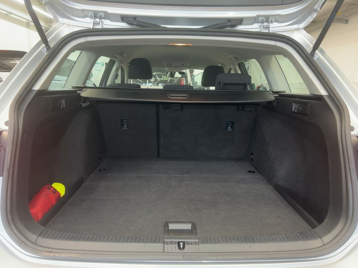Golf VII Variant 1.6 TDI Trendline ab 3,99% Navi Tempo Einparkh. Bluet. Sitzh.