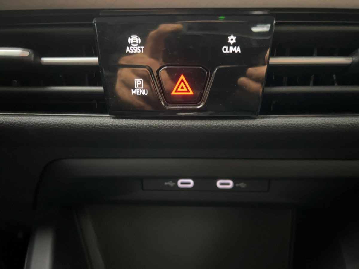Golf VIII Variant 1.5 eTSI DSG Life ab 3,99% ACC Navi LED-Matrix Einparkh. Keyless Side Ass.