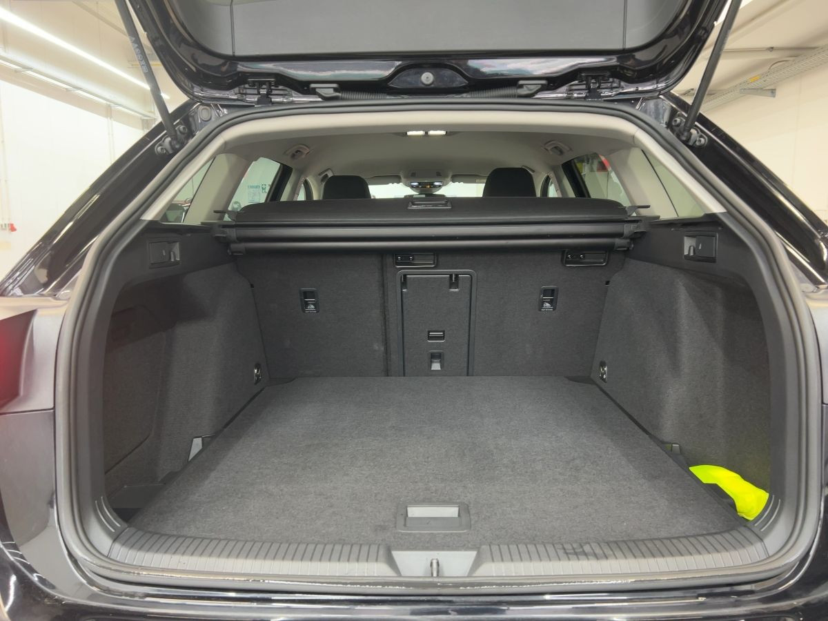Golf VIII Variant 1.5 eTSI DSG Life ab 3,99% ACC Navi LED-Matrix Einparkh. Keyless Side Ass.