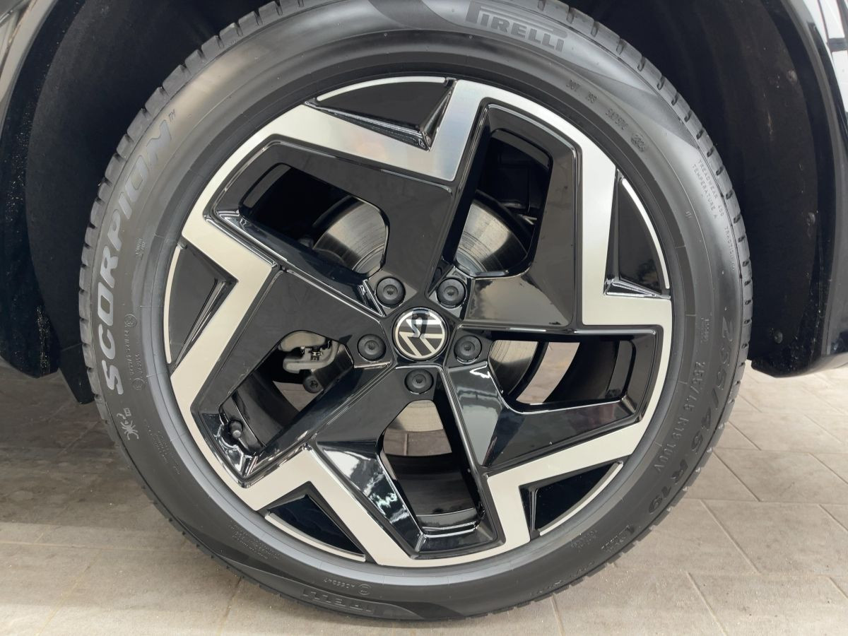 Tiguan R-Line 1,5  eTSI 110 kW DSG Pano*IQ.Light