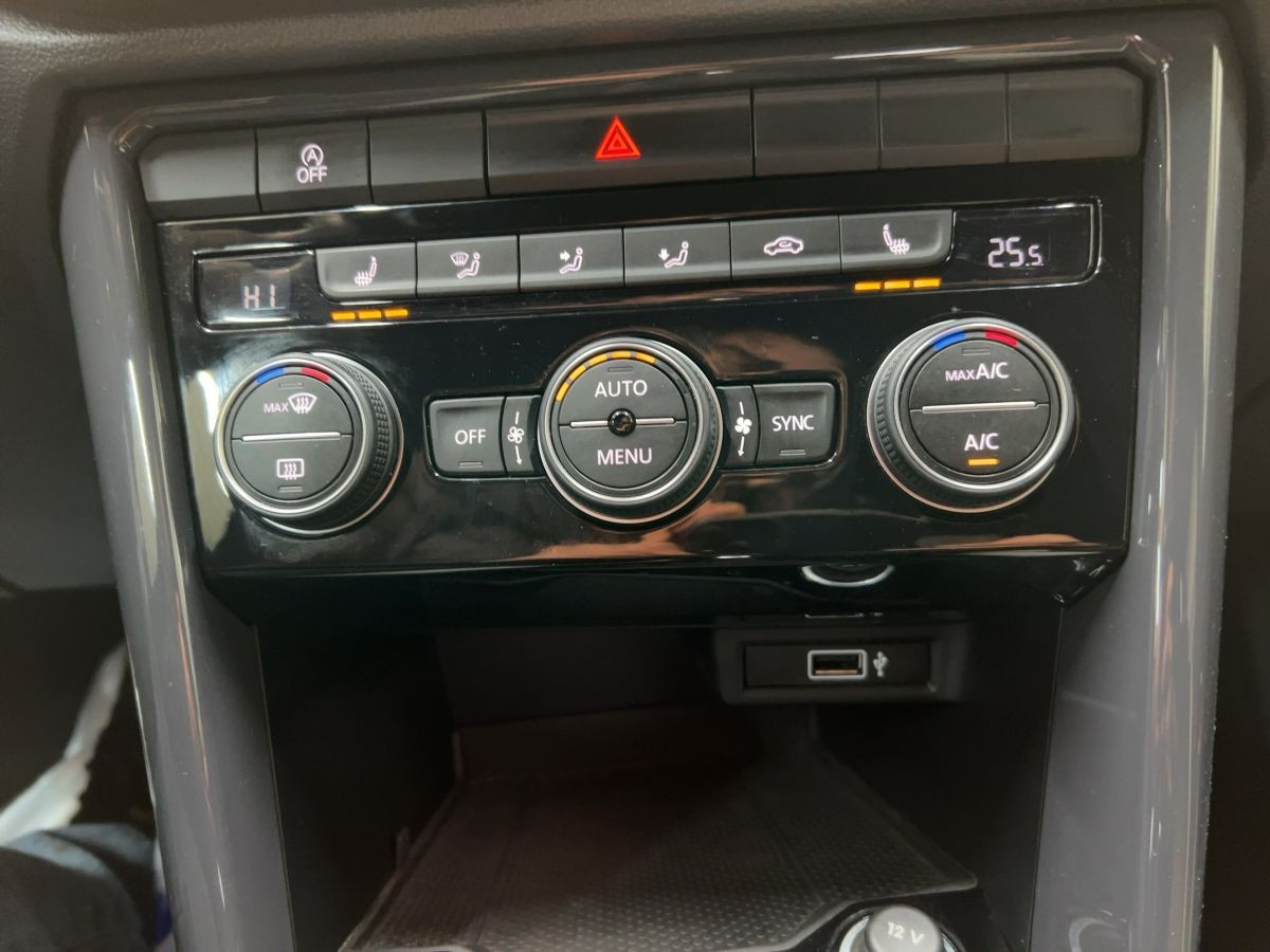 T-Roc 2.0 TDI DSG 4M Sport Navi Lane Ass. Climatronic Bluet. Sitzh. Front Ass.