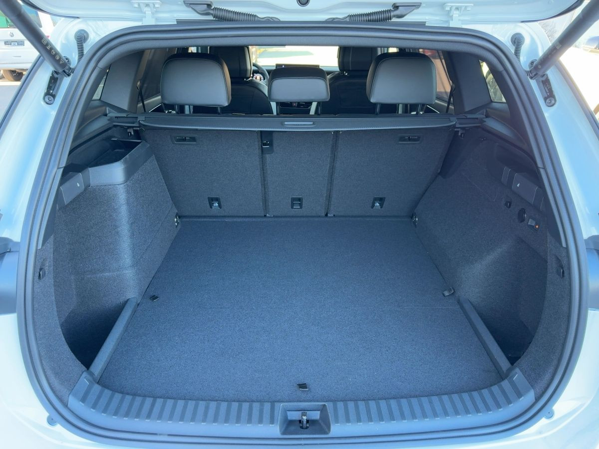 Tayron R-Line eHybrid  AHK*IQ.Light*Navi*Pano*WR