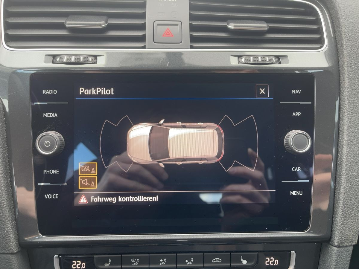 Golf VII 1.6 TDI DSG Comfortline ACC LED Navi Sitzhzg Front-Ass Bluet. Parkpilot