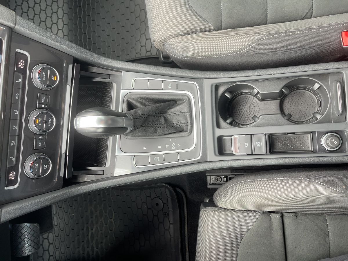 Golf VII 1.6 TDI DSG Comfortline ACC LED Navi Sitzhzg Front-Ass Bluet. Parkpilot