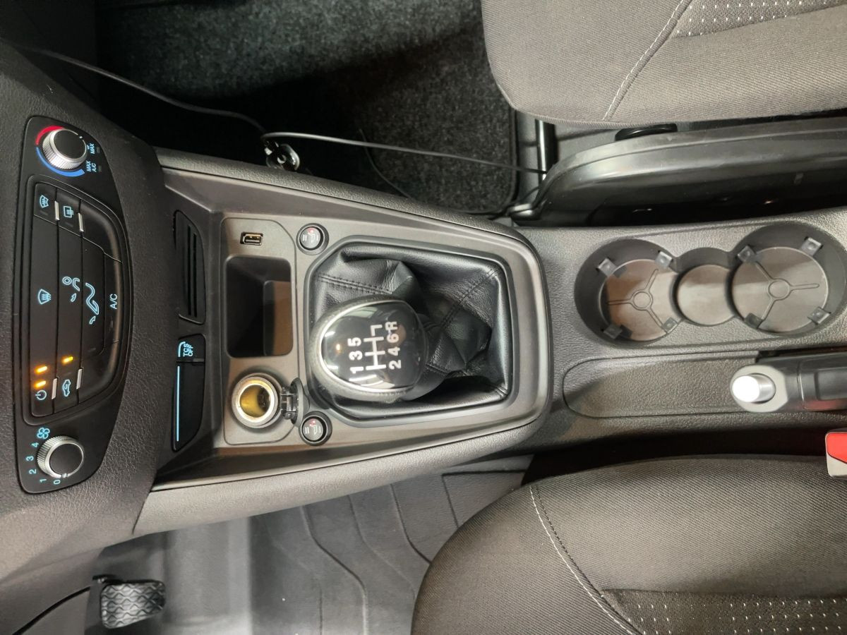 Transit 1.0 Ecoboost Courier AHK Kamera Klima elektr. FH ESP ZV