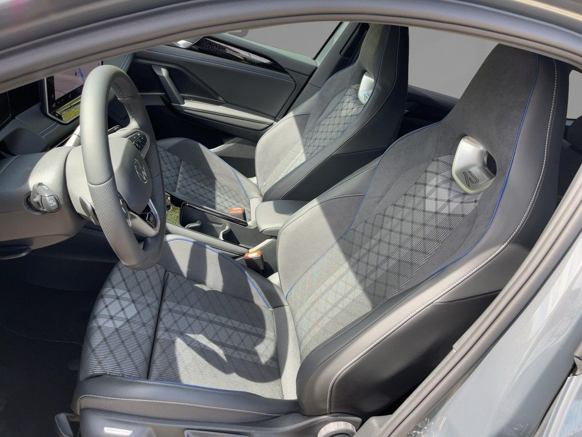 Tiguan R-Line 2,0 TDI 142 kW DSG 4M* AHK*Navi*WR