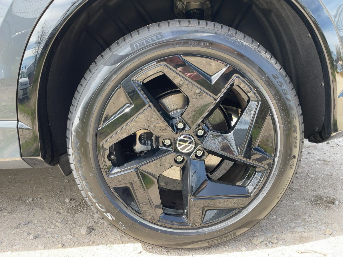 Tiguan R-Line 2,0 TDI 142 kW DSG 4M* AHK*Navi*WR