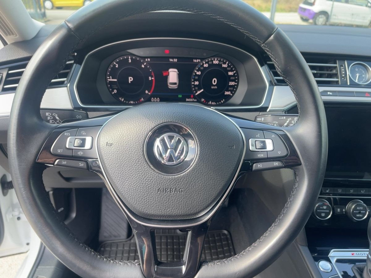 Passat Variant 2.0 TDI DSG 4M Highline ACC DCC LED Navi Standh. Pano Kamera Keyless