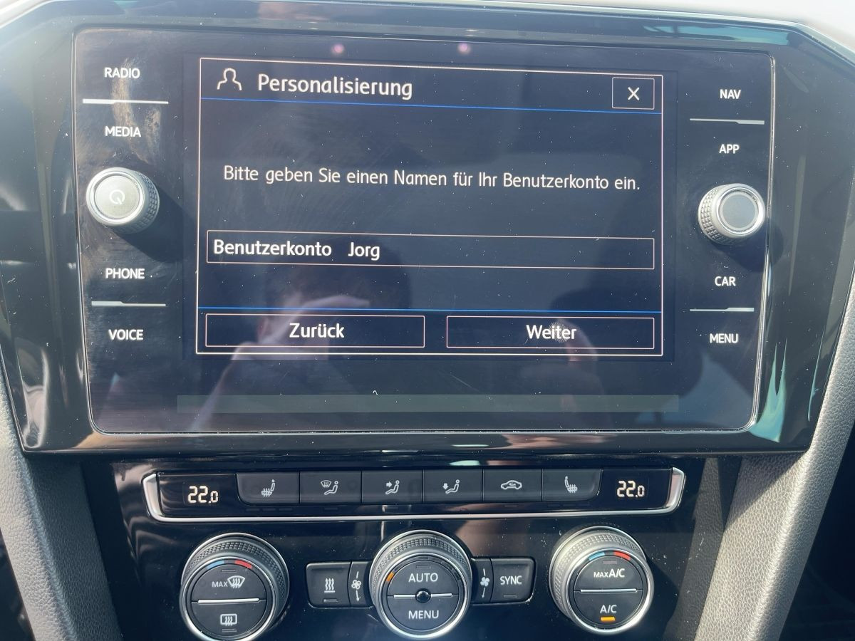 Passat Variant 2.0 TDI DSG 4M Highline ACC DCC LED Navi Standh. Pano Kamera Keyless