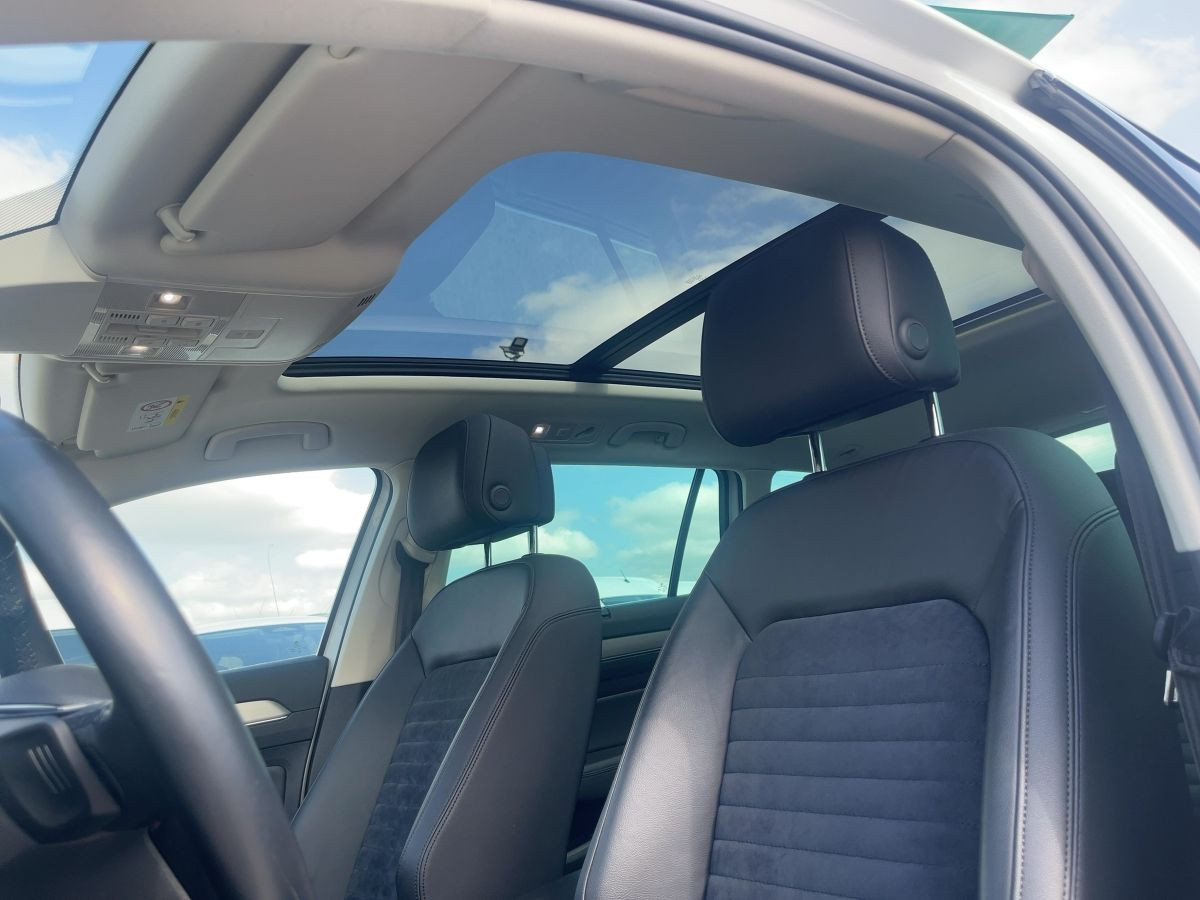 Passat Variant 2.0 TDI DSG 4M Highline ACC DCC LED Navi Standh. Pano Kamera Keyless