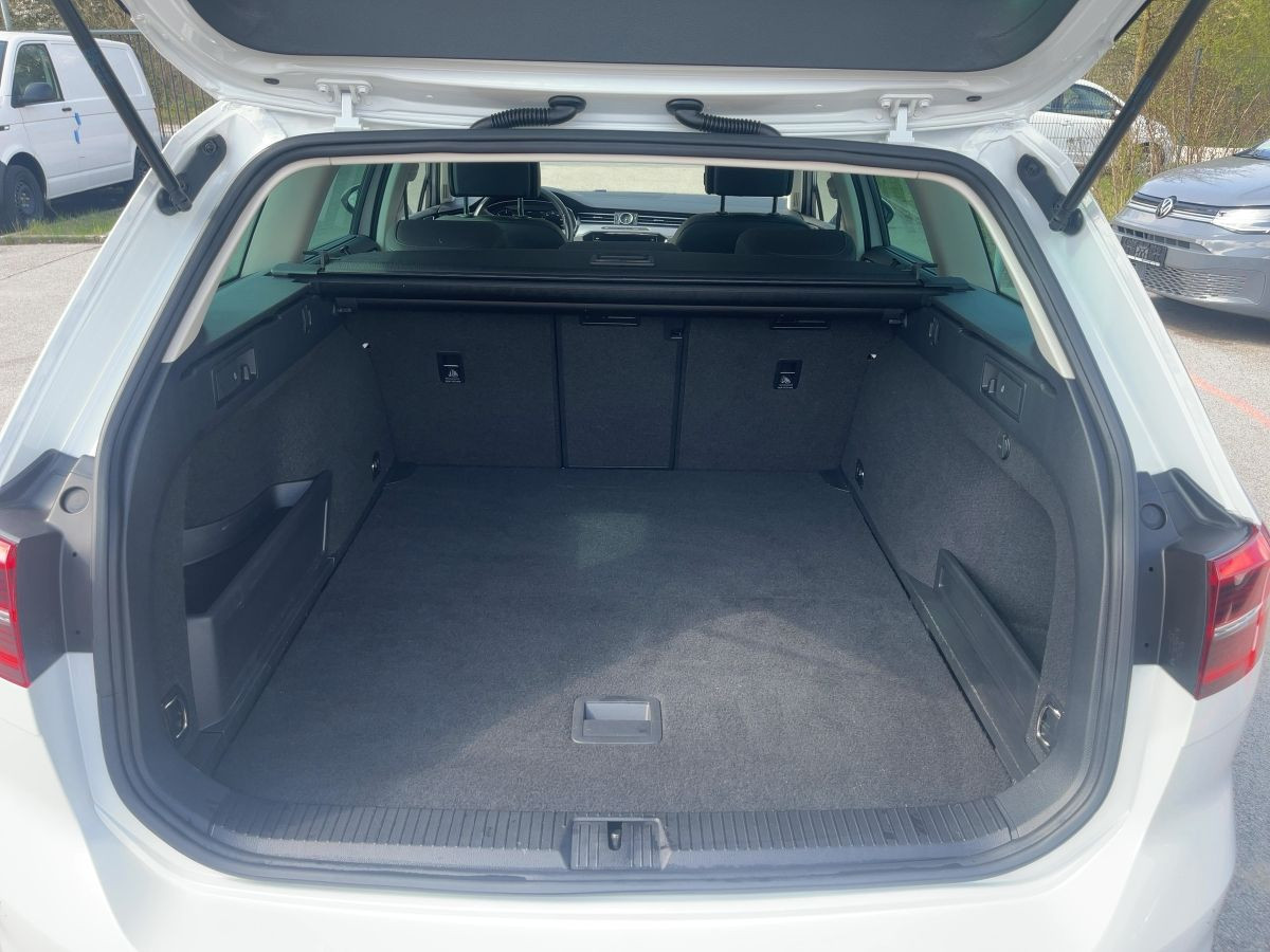 Passat Variant 2.0 TDI DSG 4M Highline ACC DCC LED Navi Standh. Pano Kamera Keyless