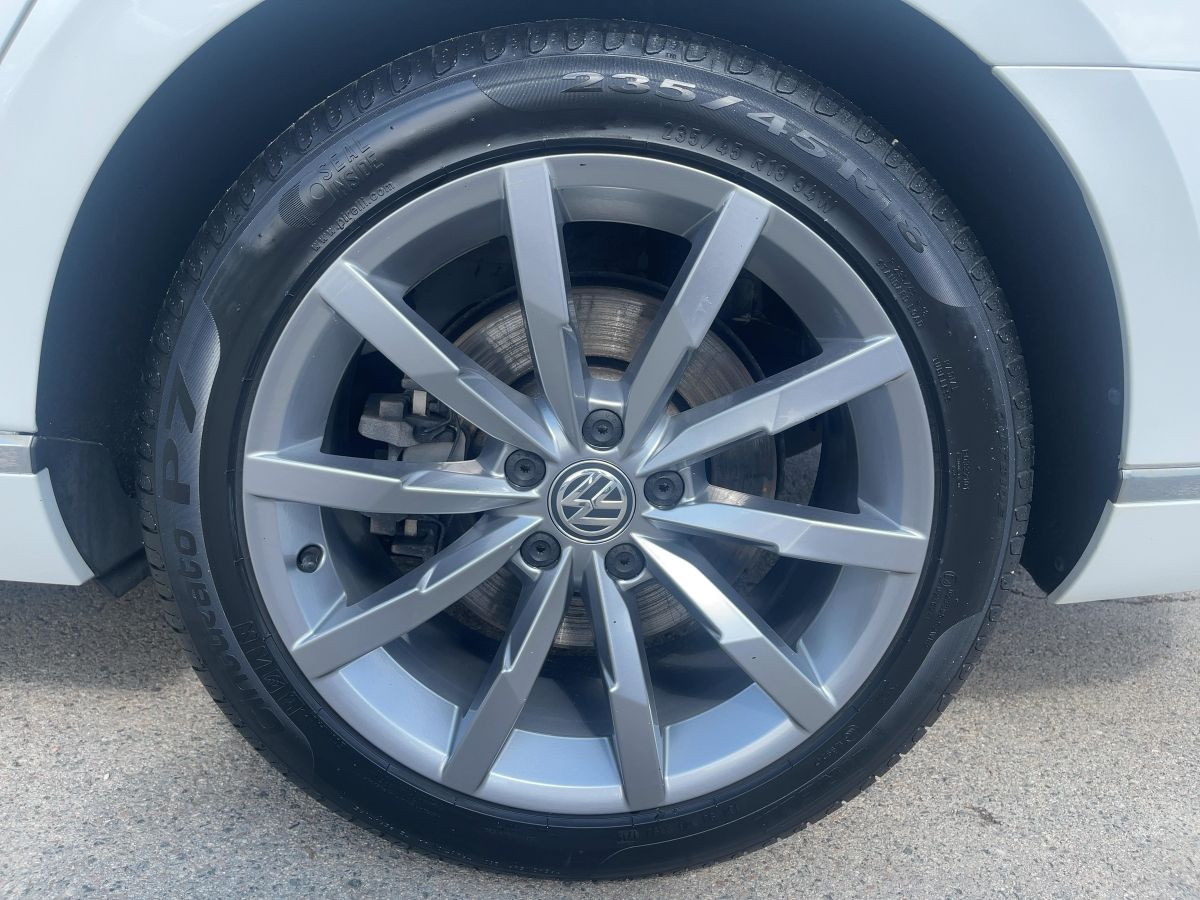 Passat Variant 2.0 TDI DSG 4M Highline ACC DCC LED Navi Standh. Pano Kamera Keyless