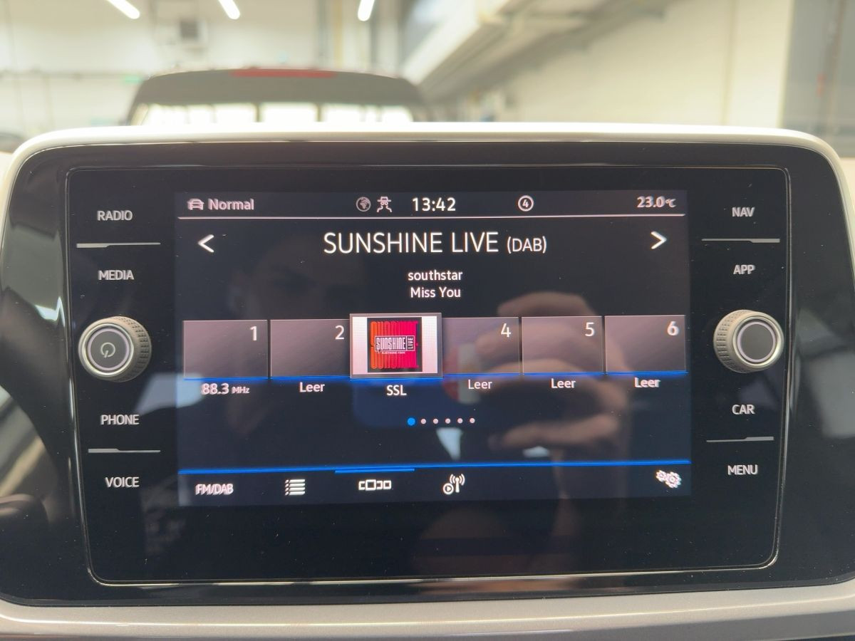 T-Roc 2.0 TDI DSG Style ACC Navi AHK IQ.LIGHT Climatronic Beats Kamera CarPlay