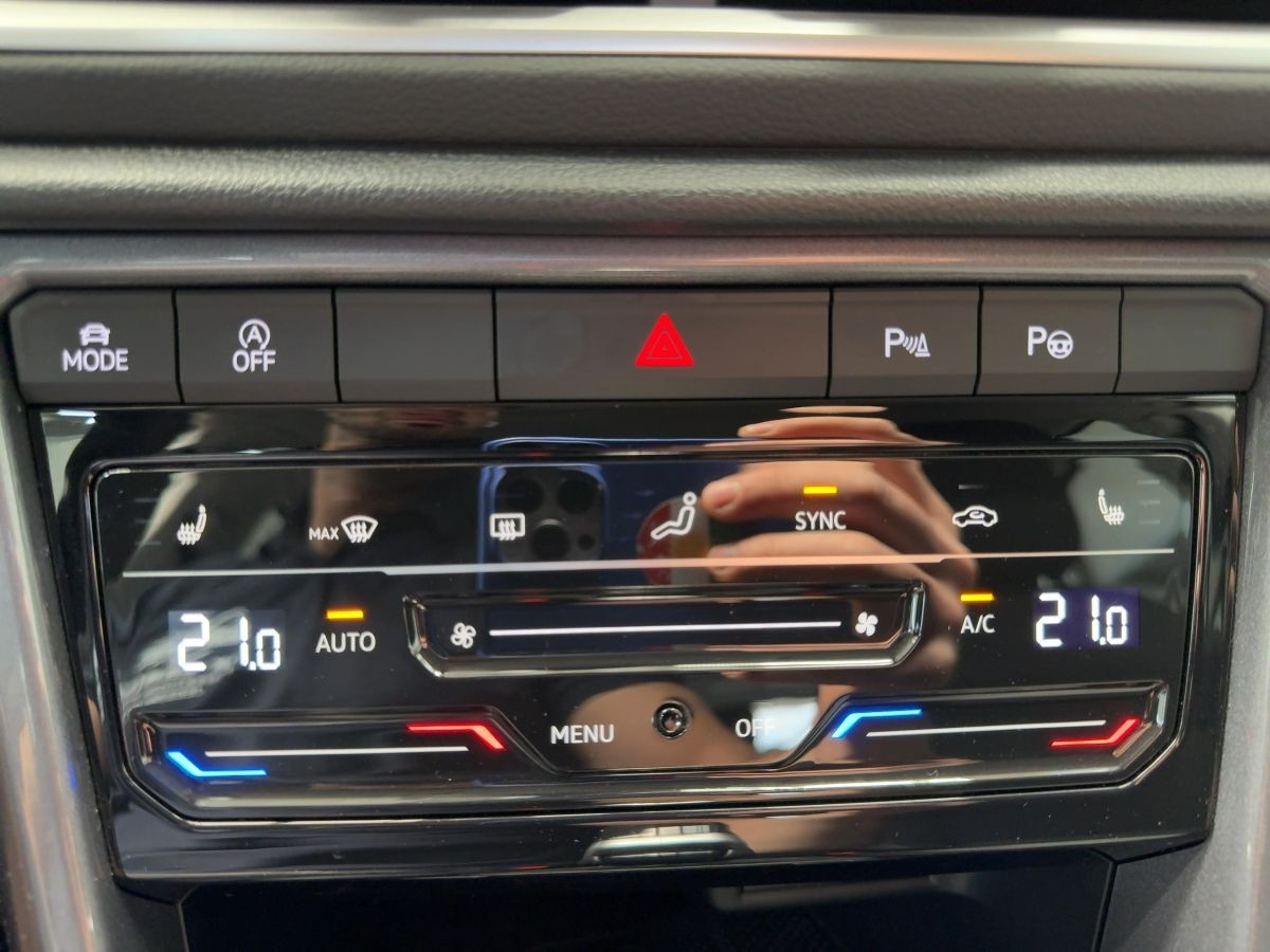 T-Roc 2.0 TDI DSG Style ACC Navi AHK IQ.LIGHT Climatronic Beats Kamera CarPlay