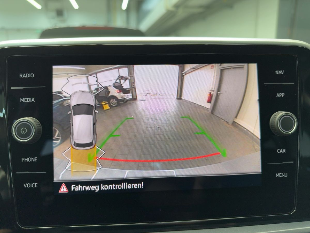 T-Roc 2.0 TDI DSG Style ACC Navi AHK IQ.LIGHT Climatronic Beats Kamera CarPlay