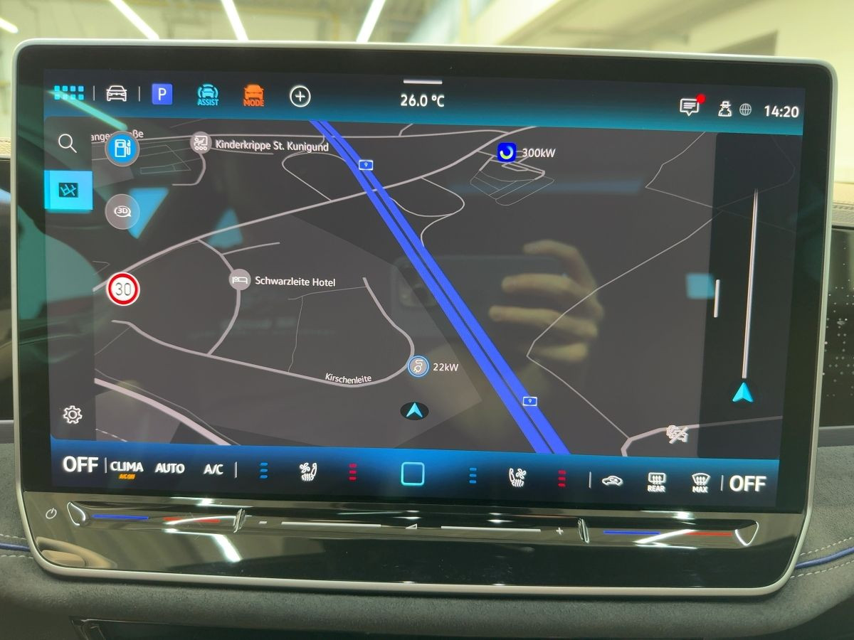 Passat Variant 2.0 TDI DSG 4M R-Line ab 3,99% AHK DCC Navi LED-Matrix Pano Leder Keyless