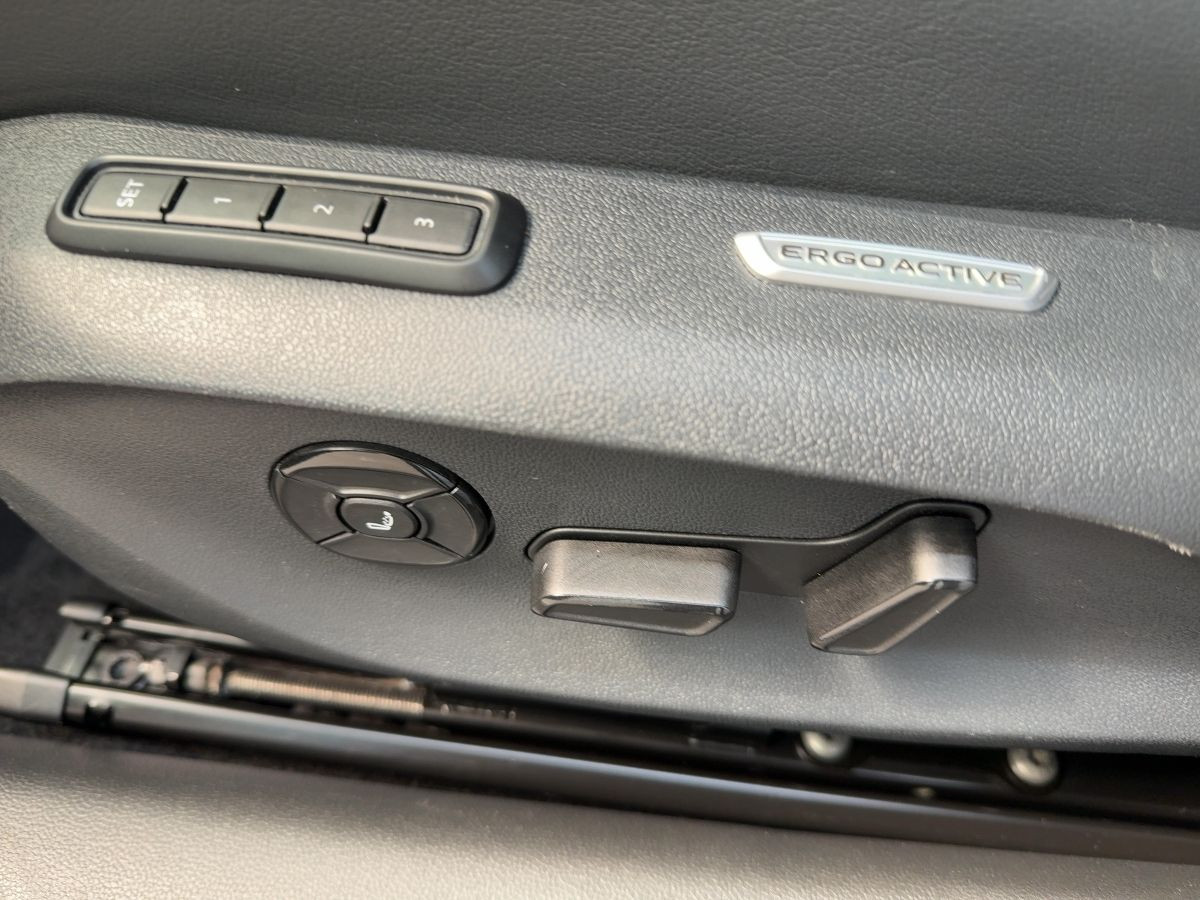 Passat Variant 2.0 TDI DSG 4M R-Line ab 3,99% AHK DCC Navi LED-Matrix Pano Leder Keyless