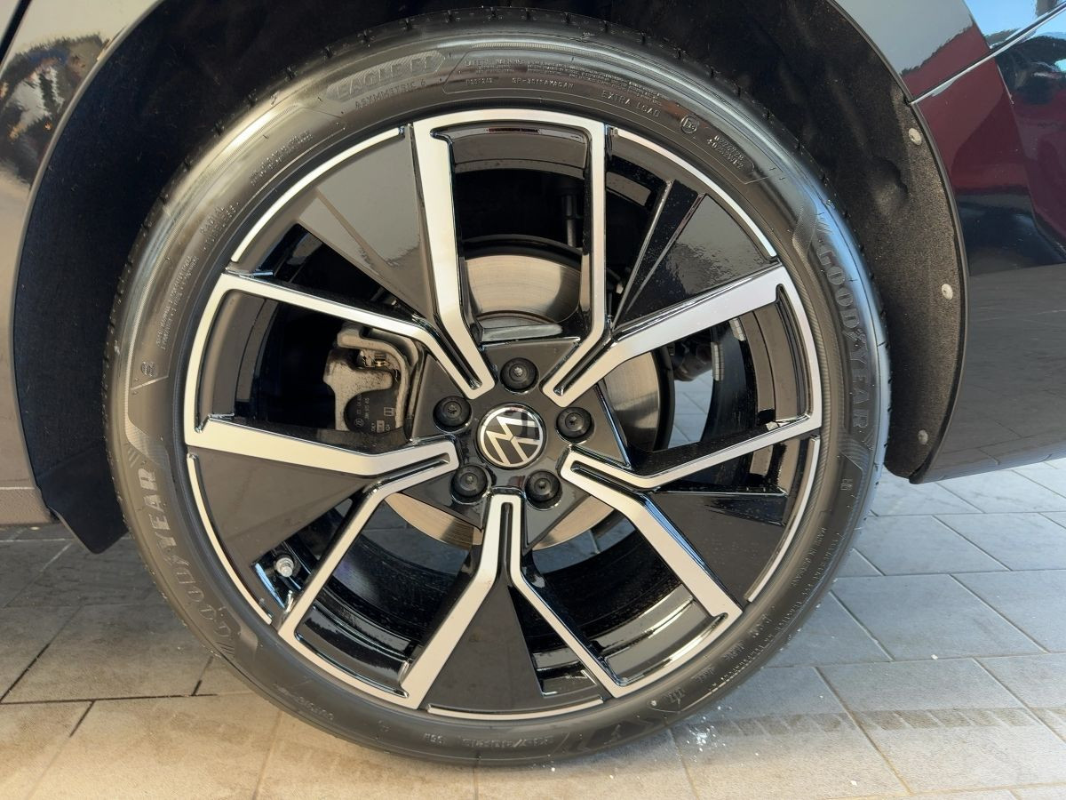 Passat Variant 2.0 TDI DSG 4M R-Line ab 3,99% AHK DCC Navi LED-Matrix Pano Leder Keyless