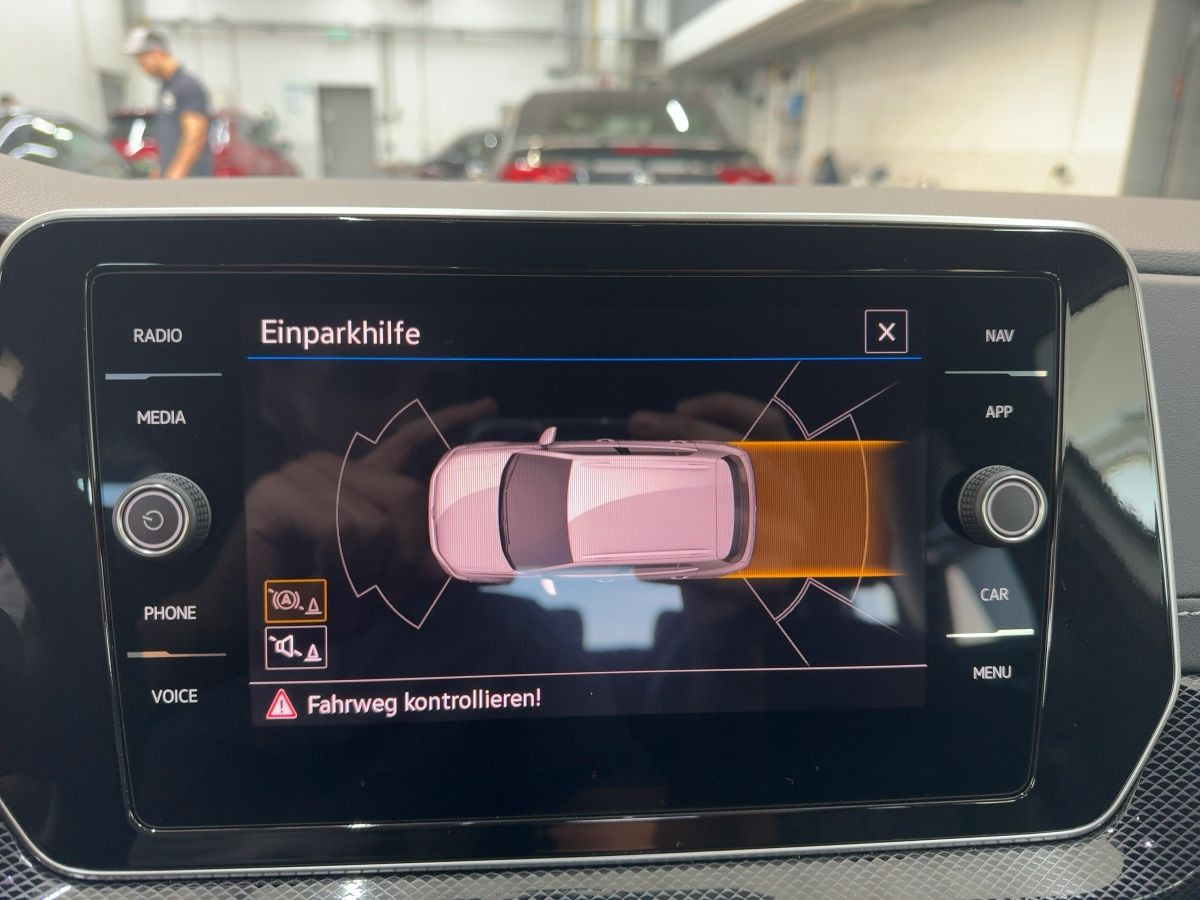 T-Cross 1.5 TSI DSG R-Line ACC LED-Matrix Lane-Ass Keyless Sitzhzg Side-Ass