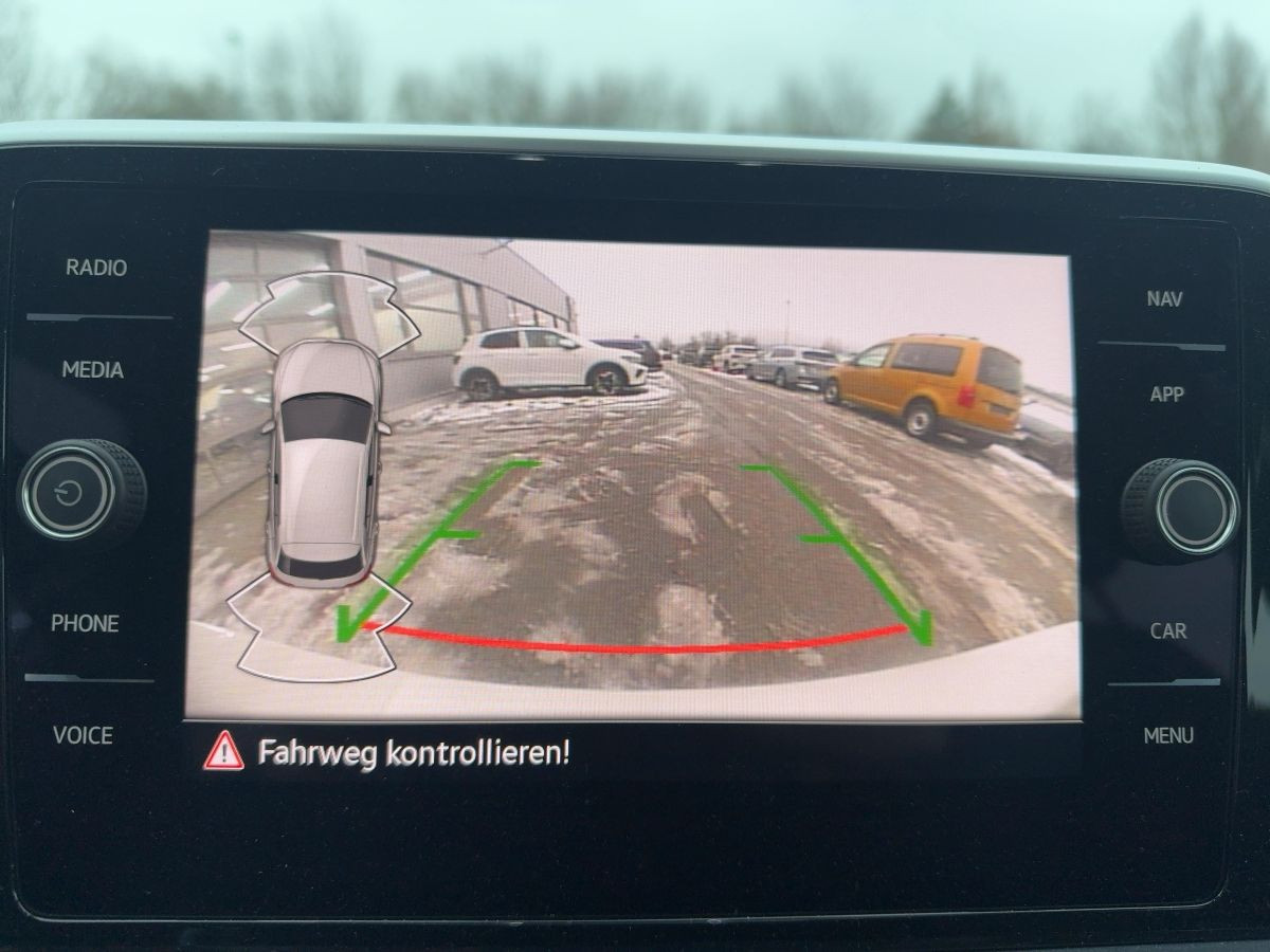 T-Roc 1.5 TSI DSG Style AHK ACC LED Navi Pano Kamera Keyless Sitzhzg Bluet.