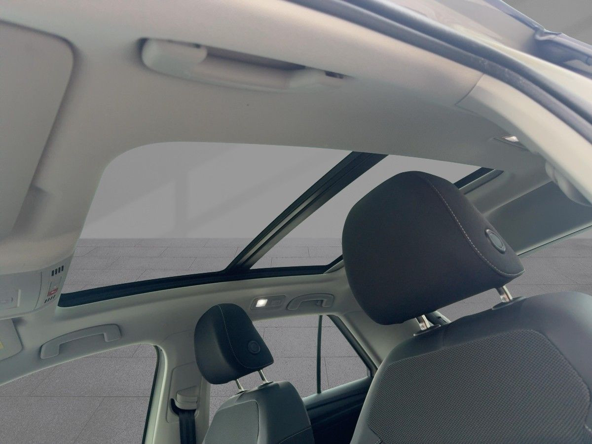 T-Roc 1.5 TSI DSG Style AHK ACC LED Navi Pano Kamera Keyless Sitzhzg Bluet.